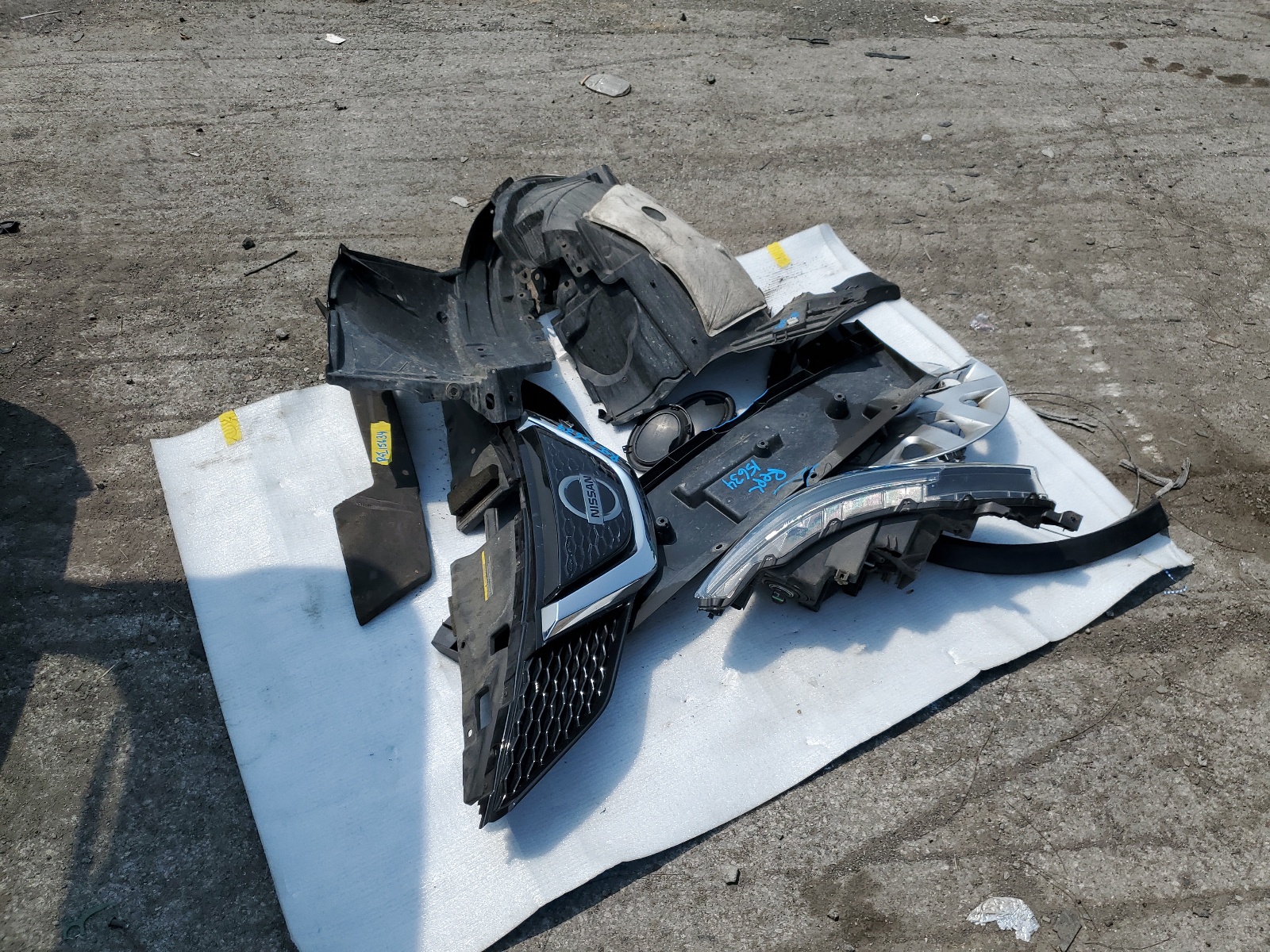 JN1BJ1CR9KW623853 2019 Nissan Rogue Sport S