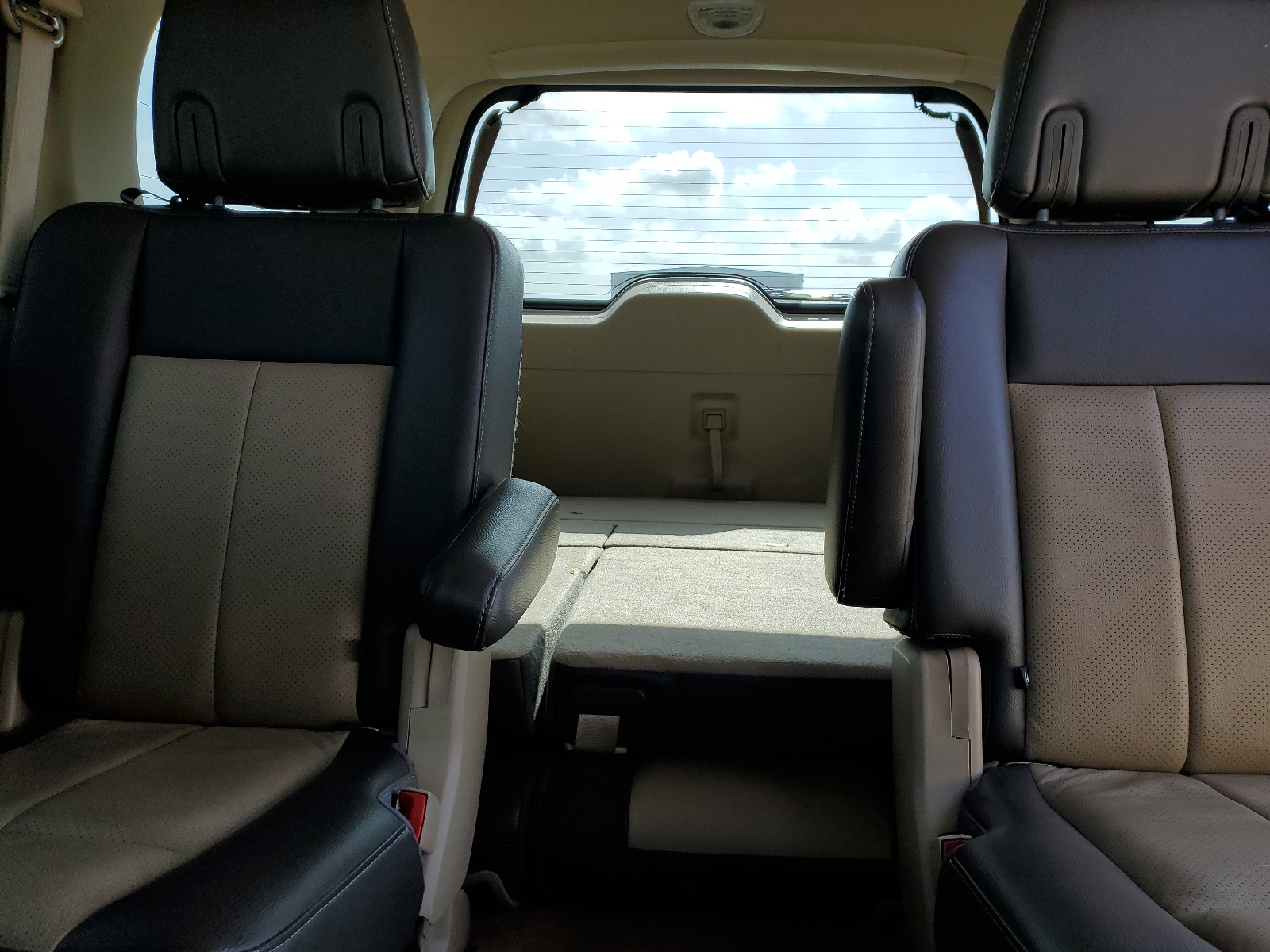 1FMFU18528LA53048 2008 Ford Expedition Eddie Bauer