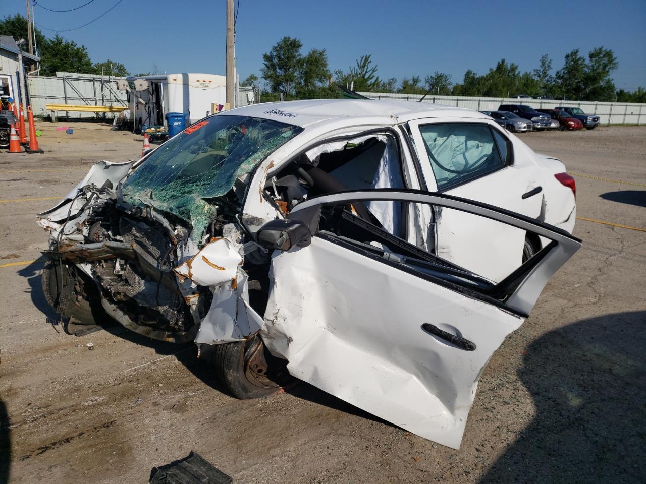 Nissan Versa S de vânzare în Pekin, IL - All Over