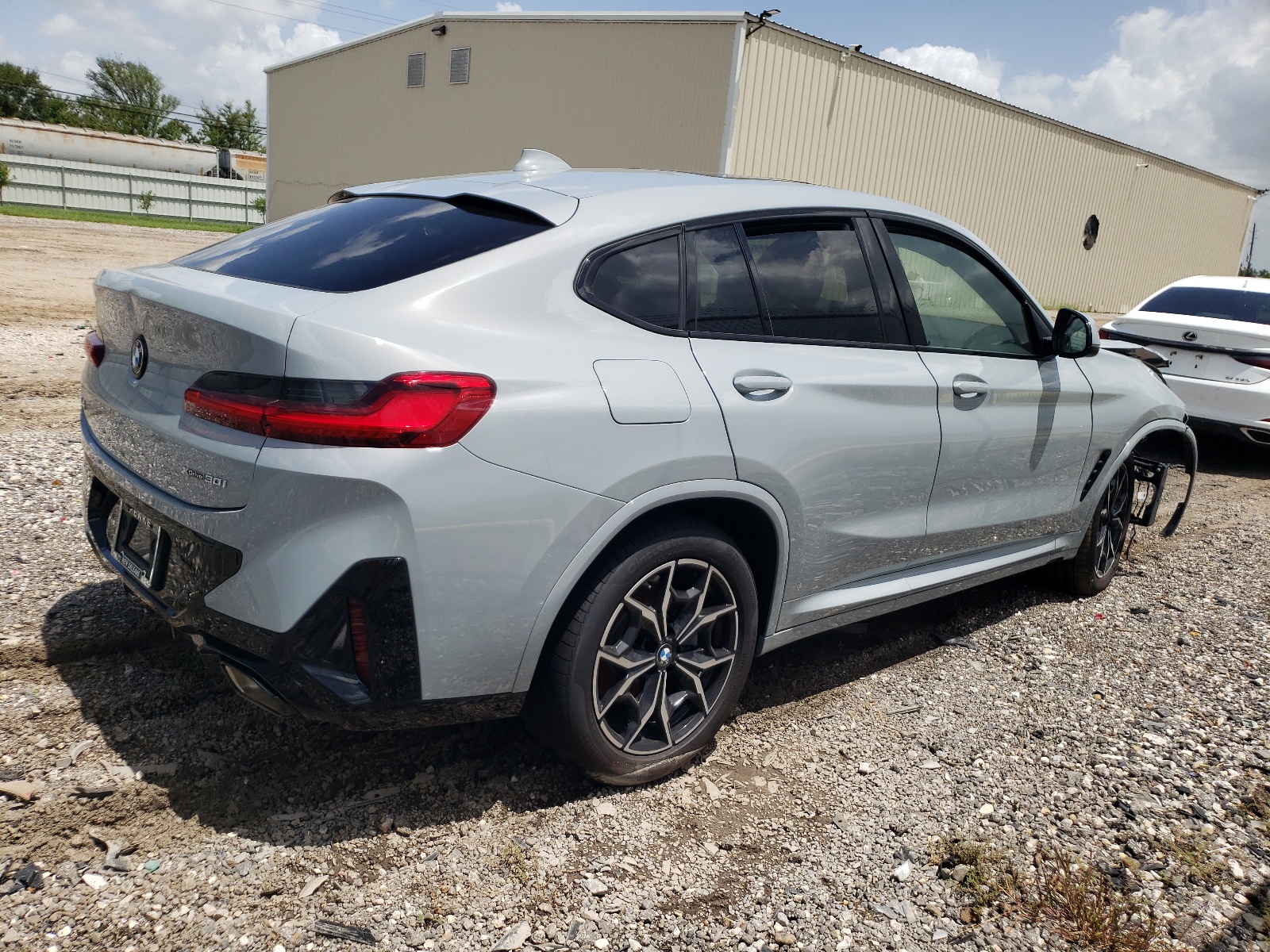 2024 BMW X4 xDrive30I vin: 5UX33DT09R9W84111