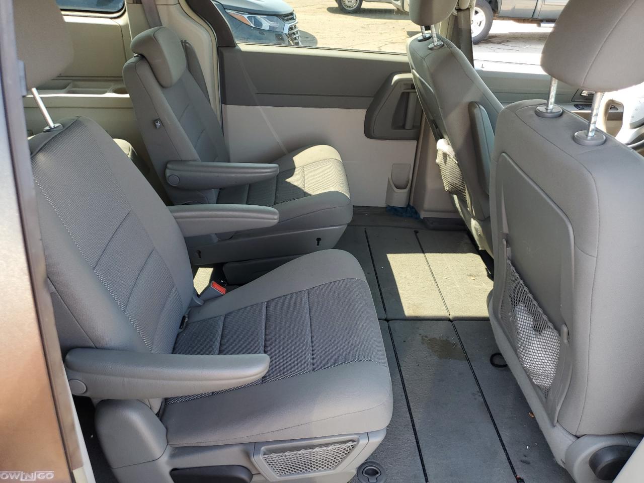 2009 Chrysler Town & Country Lx VIN: 2A8HR44E59R655157 Lot: 63006394