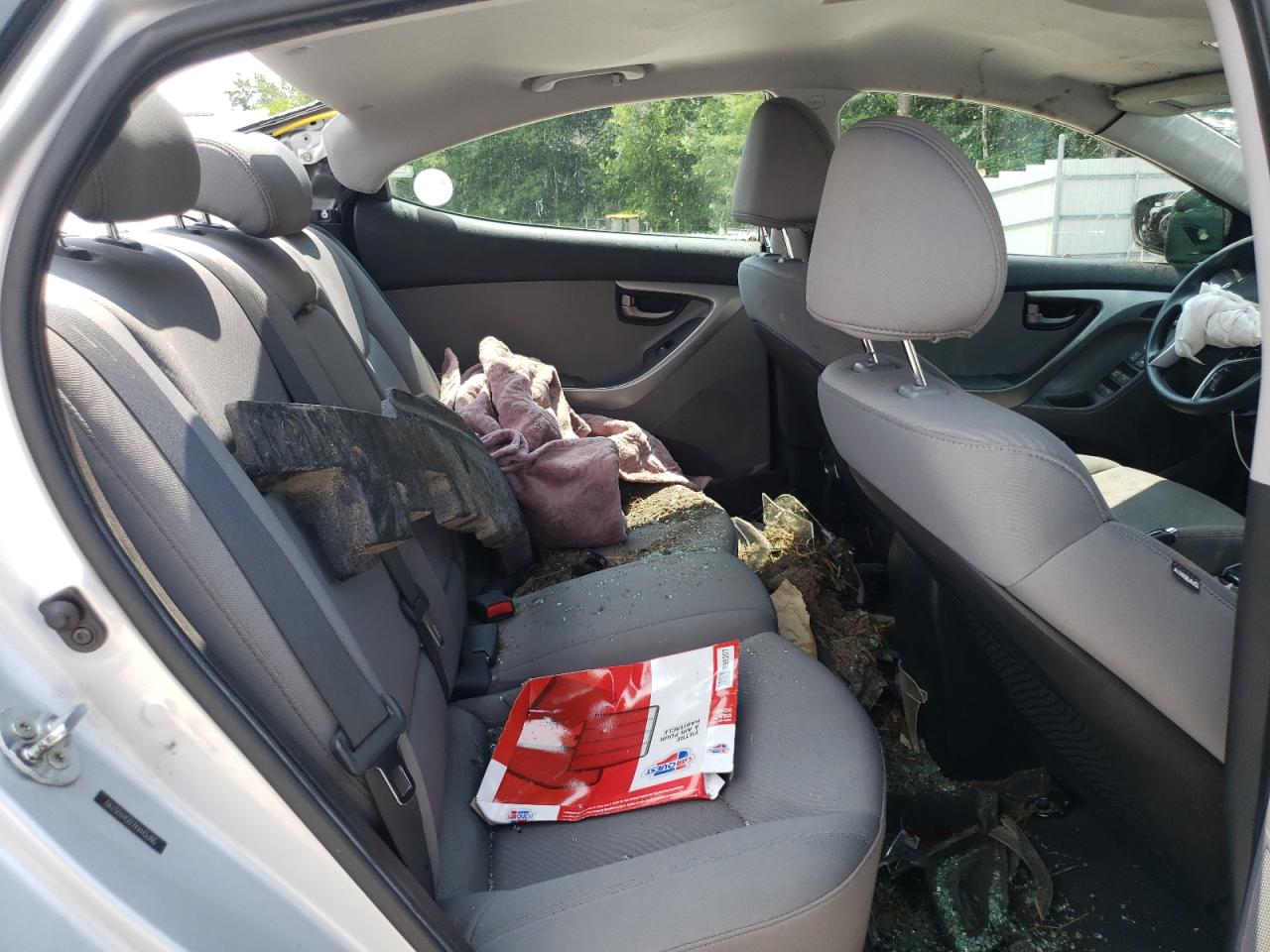 2012 Hyundai Elantra - Image 11