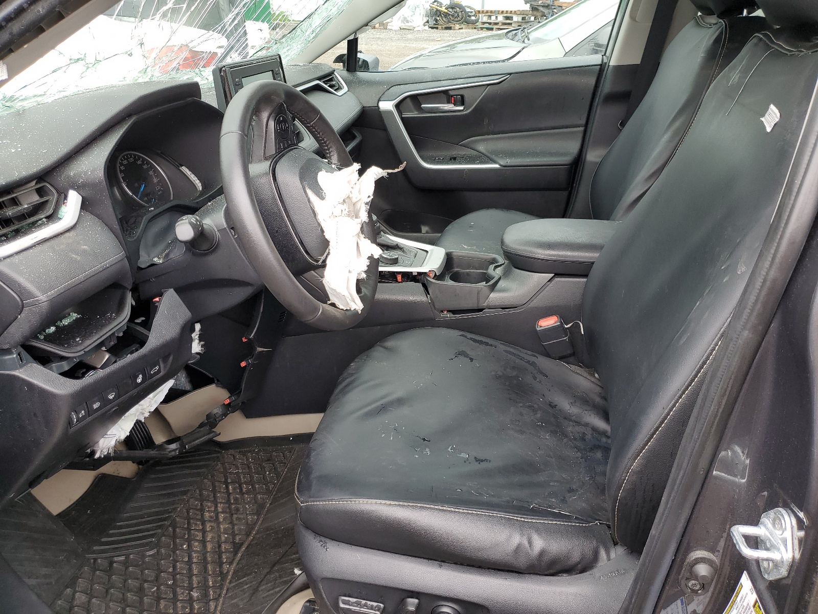 2T3RWRFV6MW122943 2021 Toyota Rav4 Xle