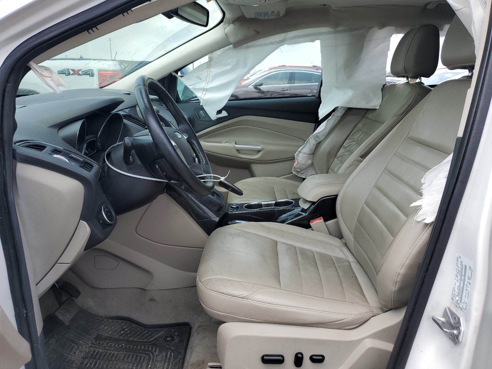 1FMCU9J97FUB22547 2015 Ford Escape Titanium