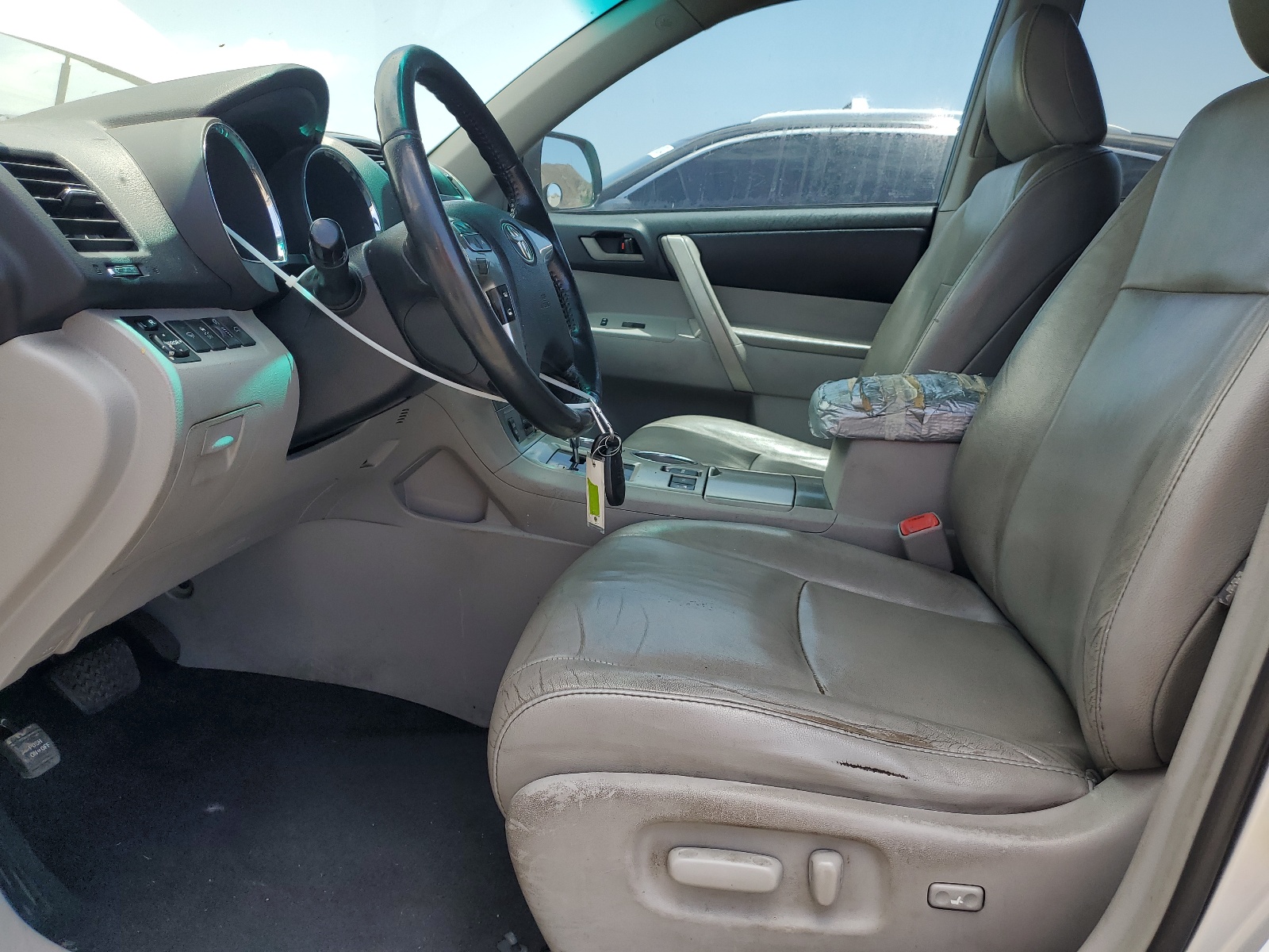 5TDBK3EHXBS049306 2011 Toyota Highlander Base