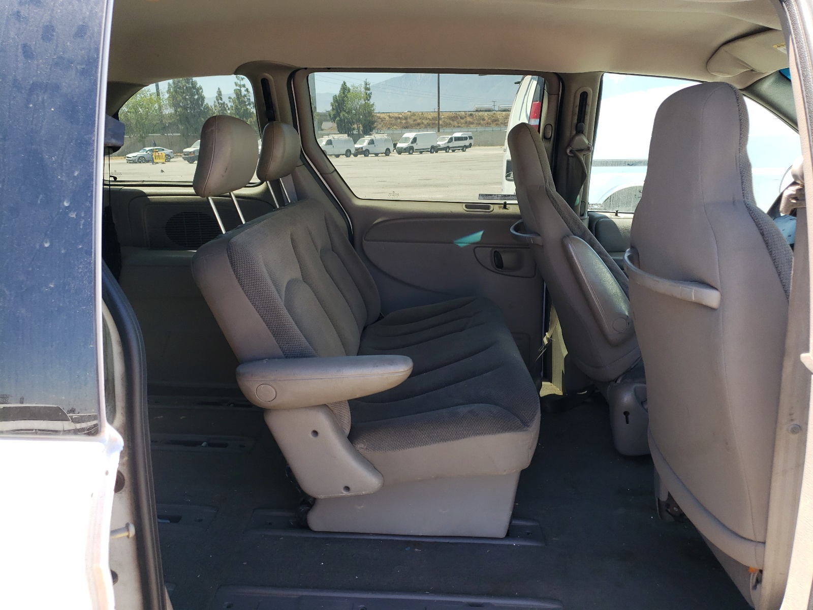 1C4GJ25321B122830 2001 Chrysler Voyager