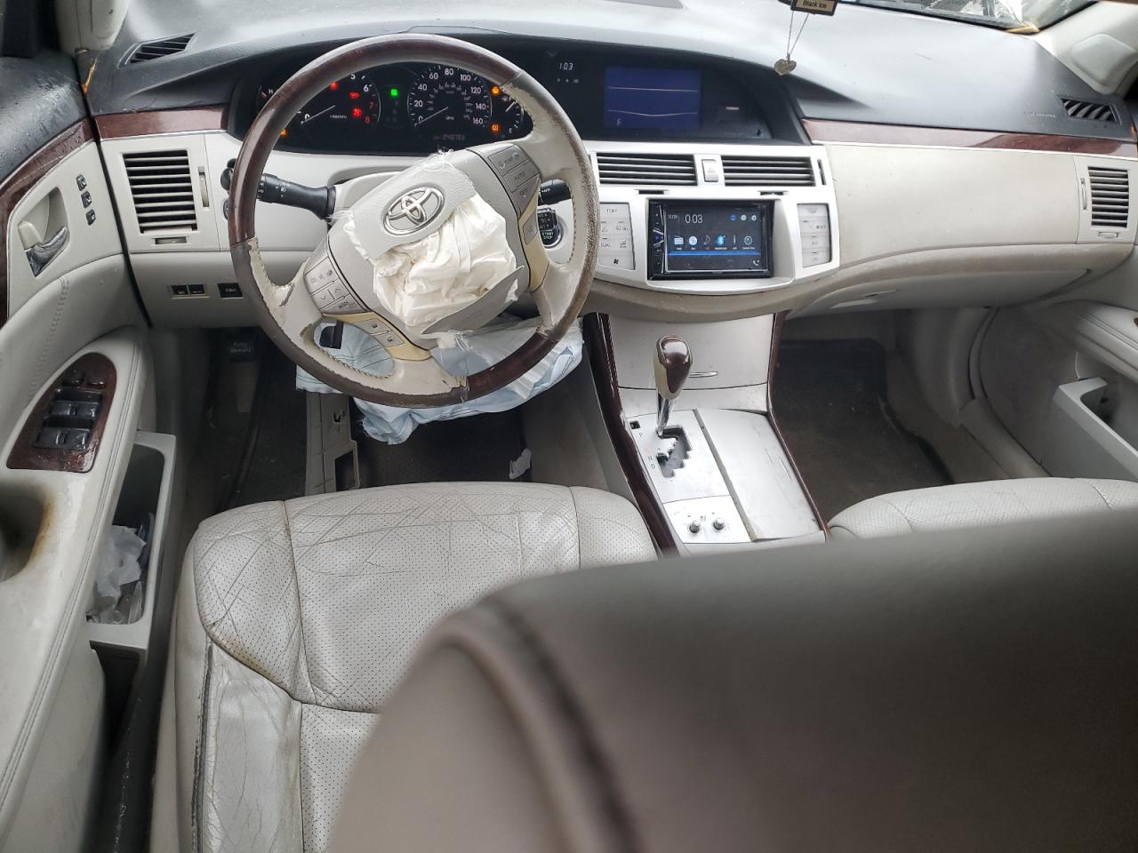 2010 Toyota Avalon - Image 8