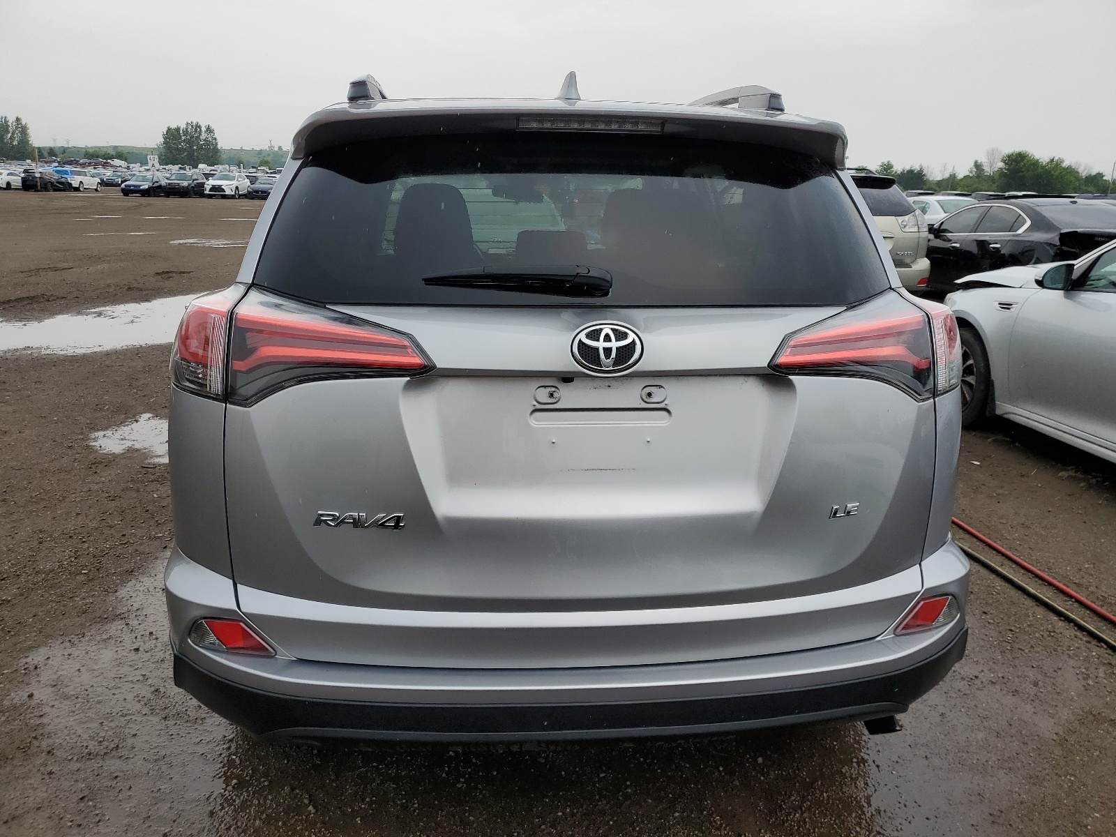 2T3ZFREV4HW359714 2017 Toyota Rav4 Le