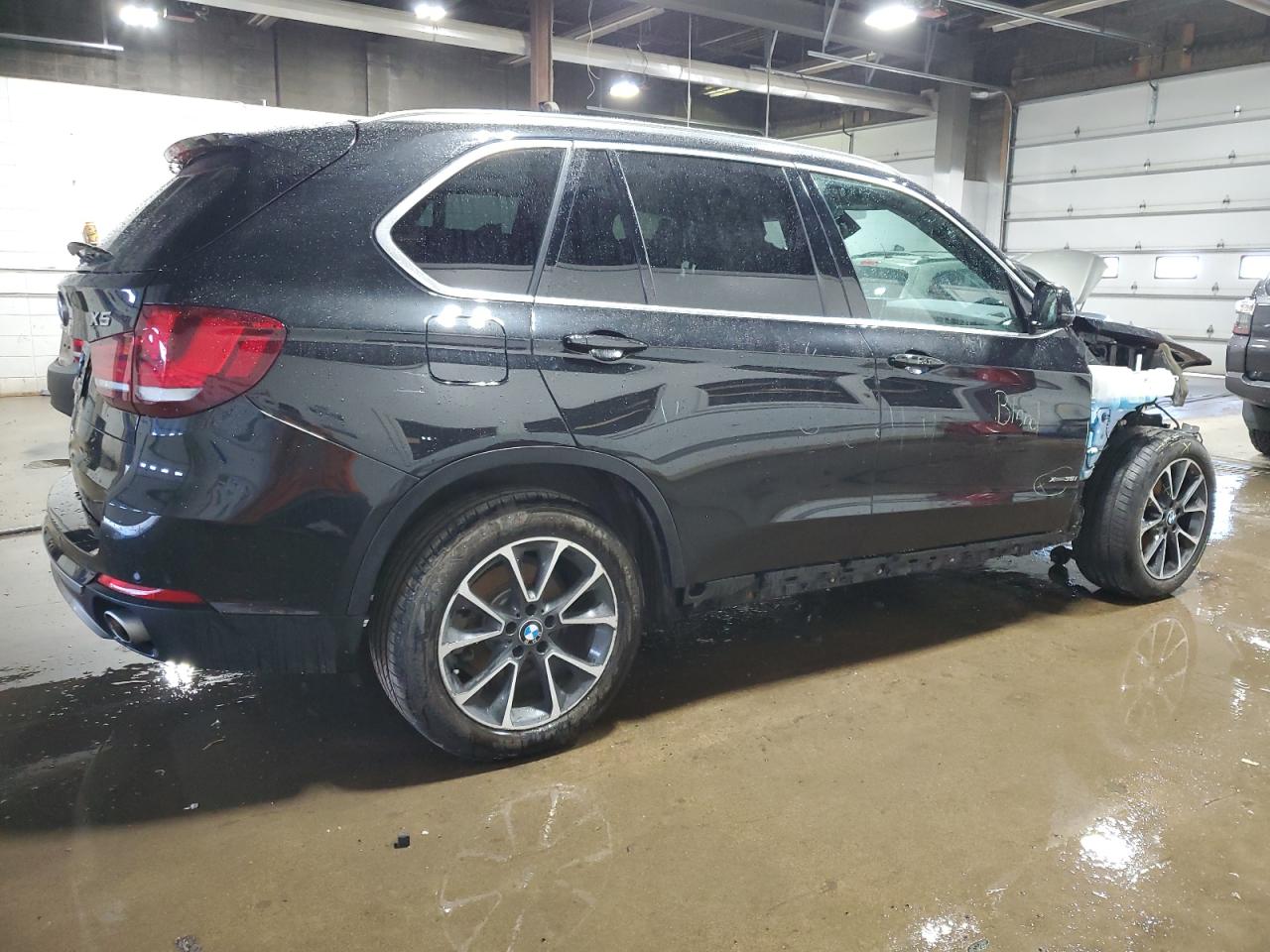 VIN 5UXKR0C32H0V84769 2017 BMW X5 no.3