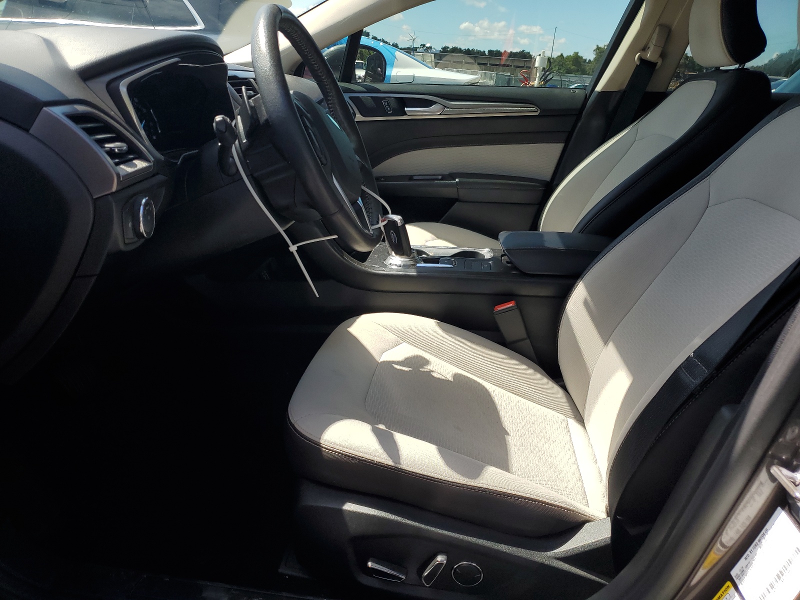 3FA6P0HD7KR161662 2019 Ford Fusion Se