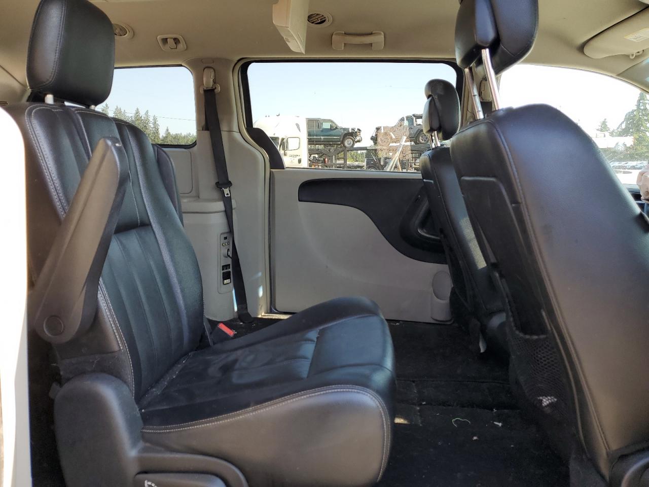 2015 Chrysler Town & Country Touring VIN: 2C4RC1BG5FR645160 Lot: 63634024