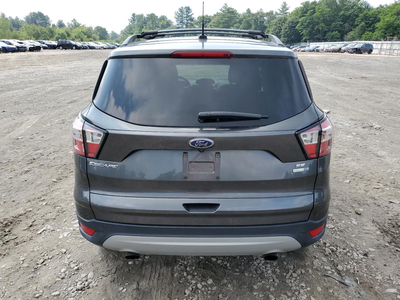 1FMCU9GD8JUB92157 2018 Ford Escape Se