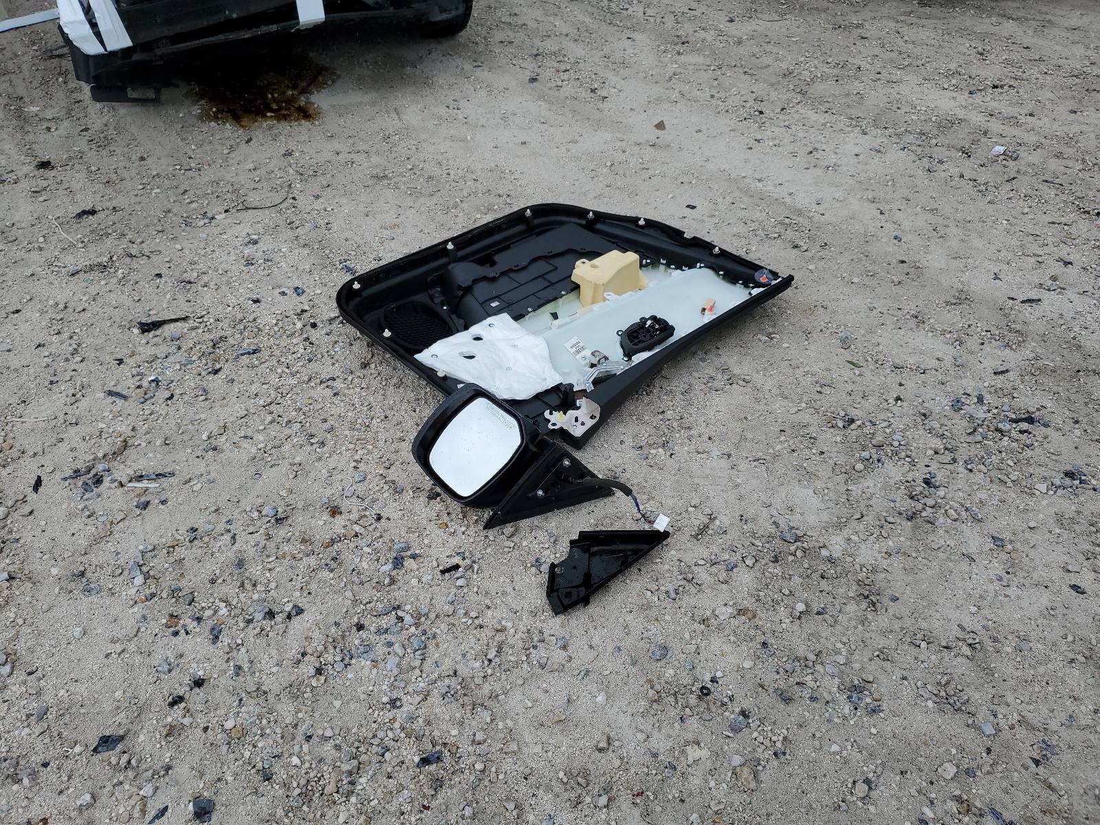 JN8AY2ND4JX000388 2018 Nissan Armada Sv