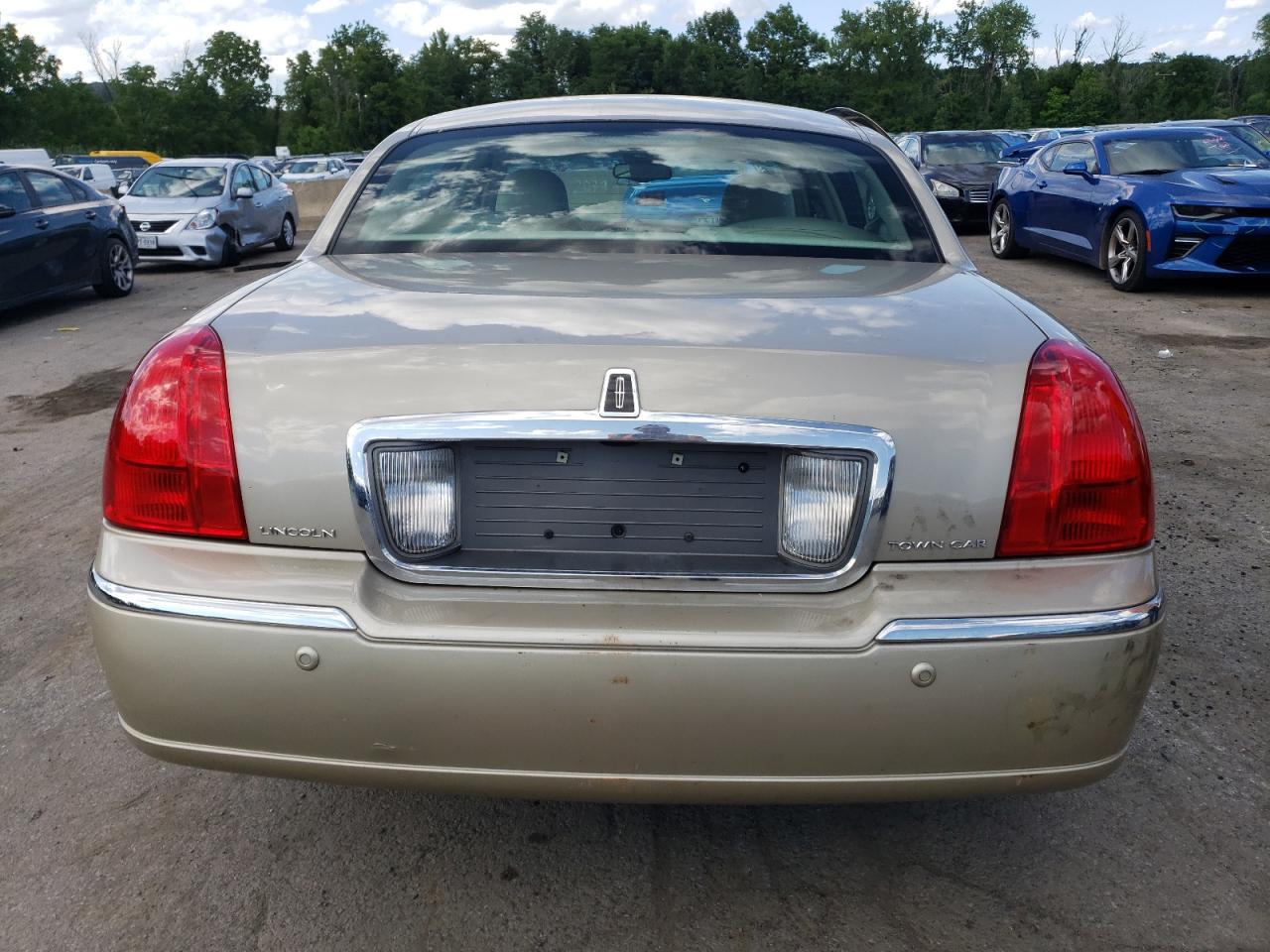 2004 Lincoln Town Car Ultimate VIN: 1LNHM83W04Y682726 Lot: 63235034