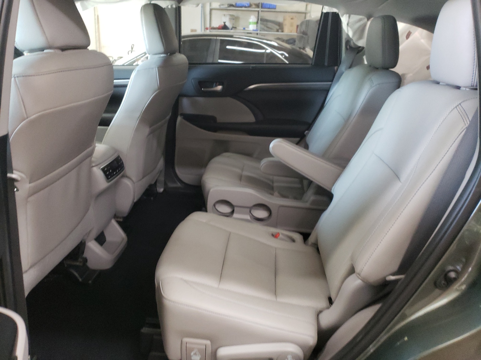 5TDDZRFH8KS712507 2019 Toyota Highlander Limited