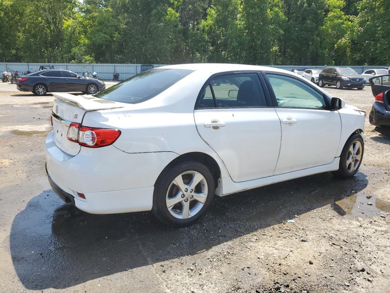 VIN 5YFBU4EE5DP113477 2013 TOYOTA COROLLA no.3