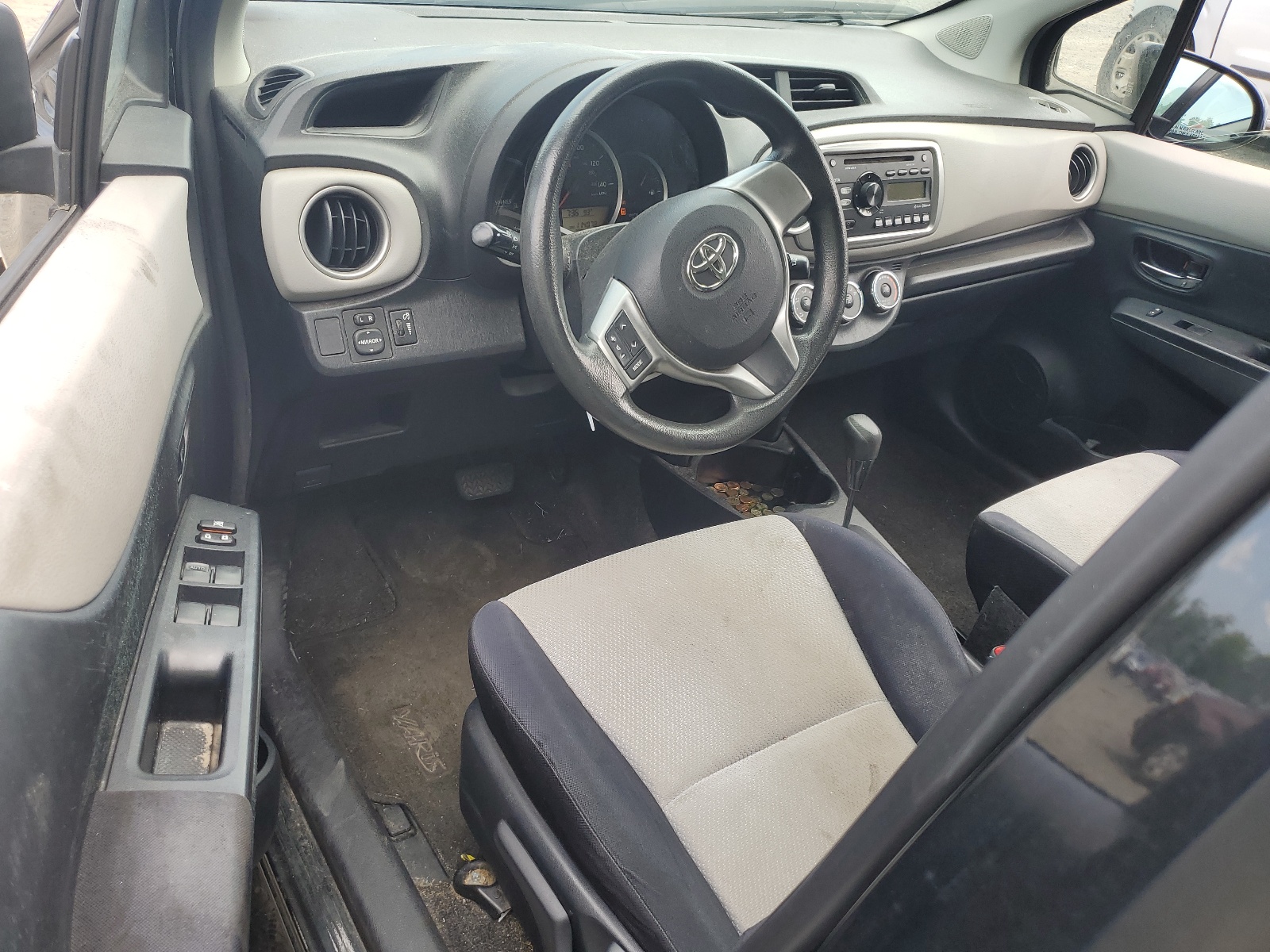 JTDKTUD3XCD509117 2012 Toyota Yaris