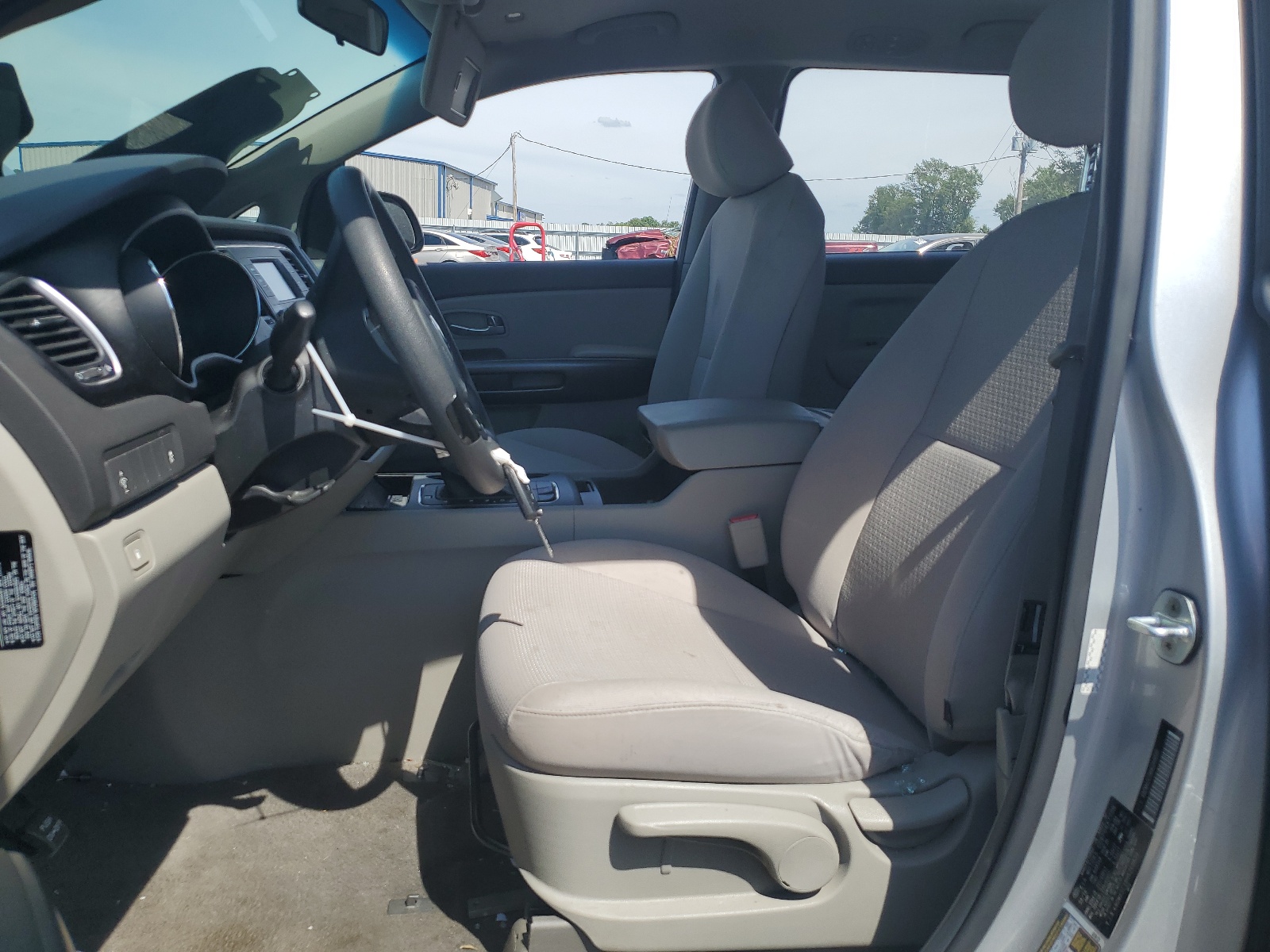 KNDMA5C18H6269839 2017 Kia Sedona L