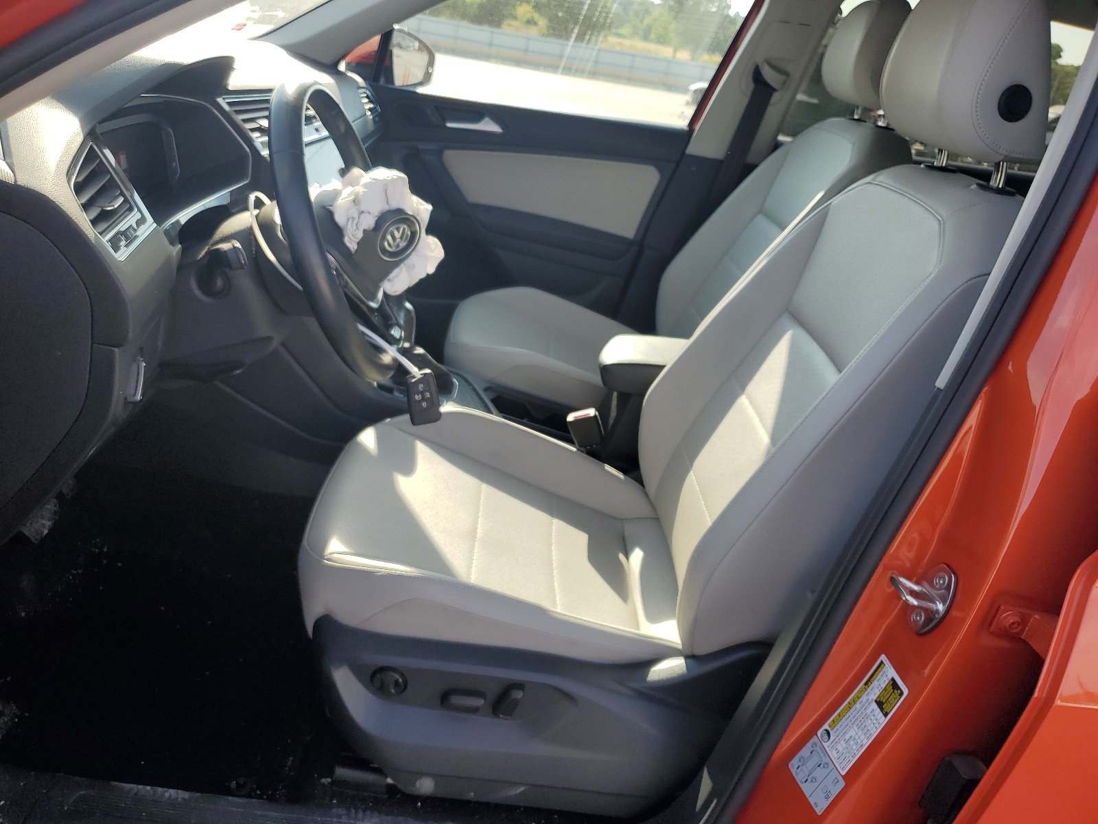 3VV3B7AX0KM130776 2019 Volkswagen Tiguan Se