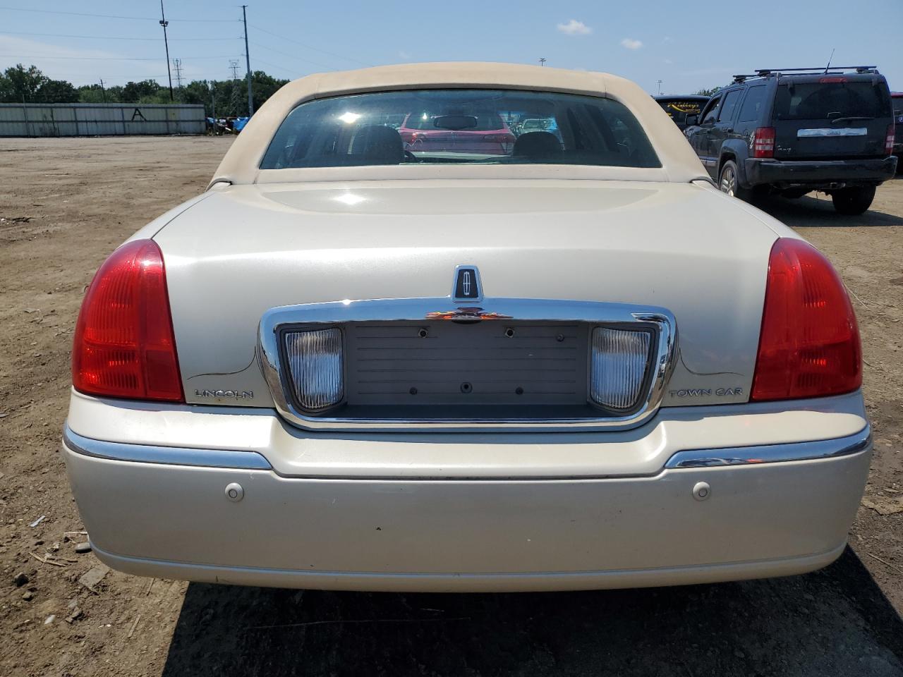 2003 Lincoln Town Car Cartier VIN: 1LNHM83W63Y626076 Lot: 63463854