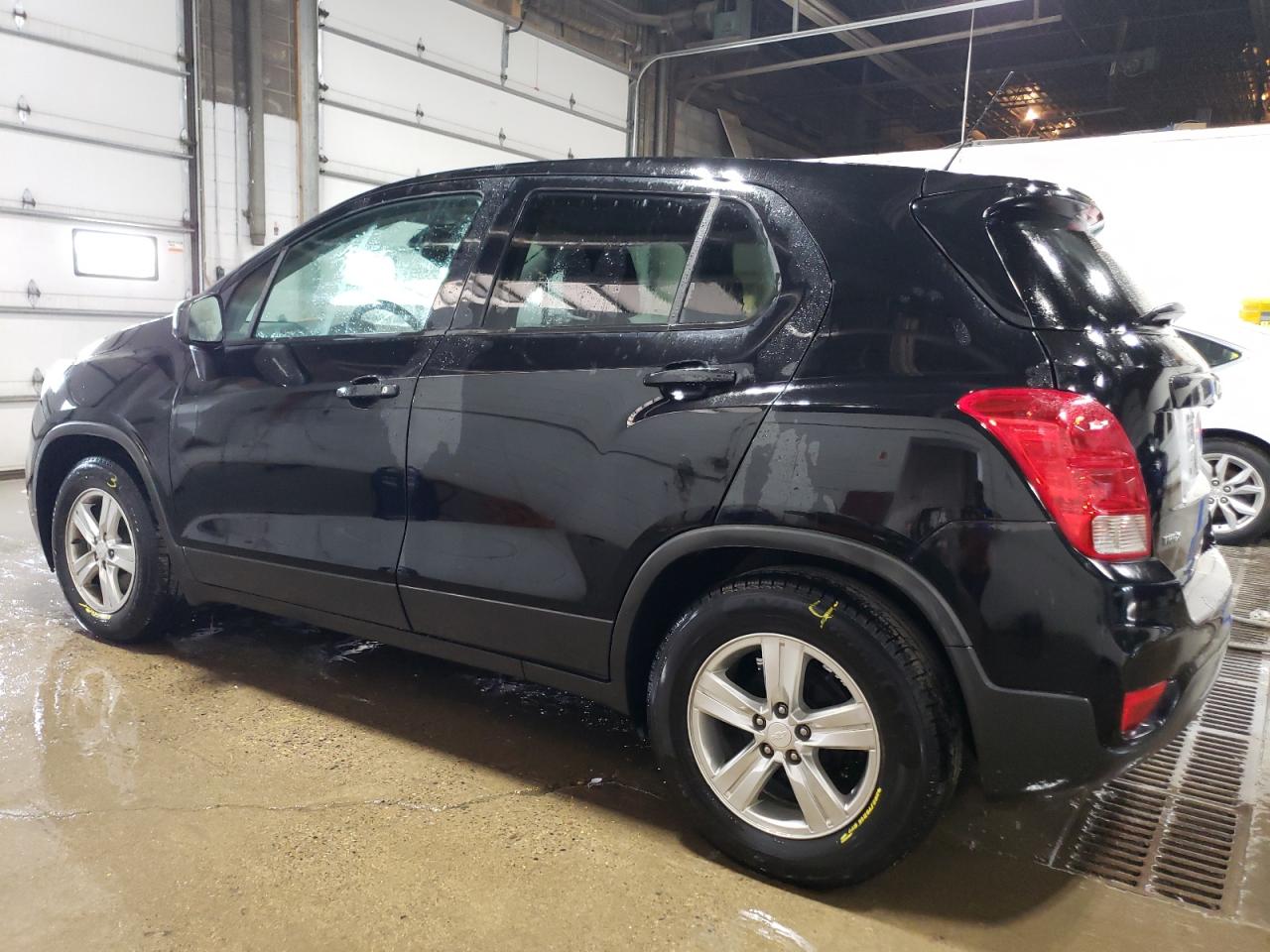 3GNCJKSB0KL210938 2019 CHEVROLET TRAX - Image 2