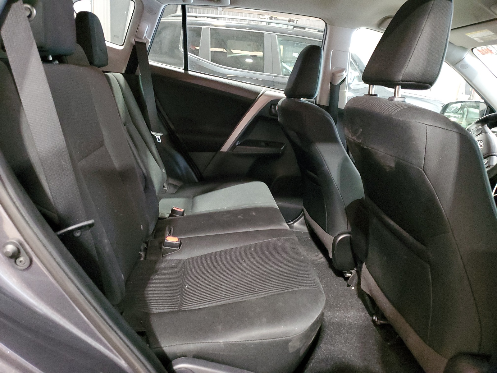 2T3BFREVXJW856368 2018 Toyota Rav4 Le