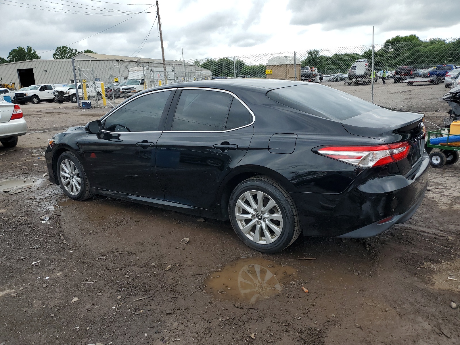 2018 Toyota Camry L vin: 4T1B11HK7JU058601