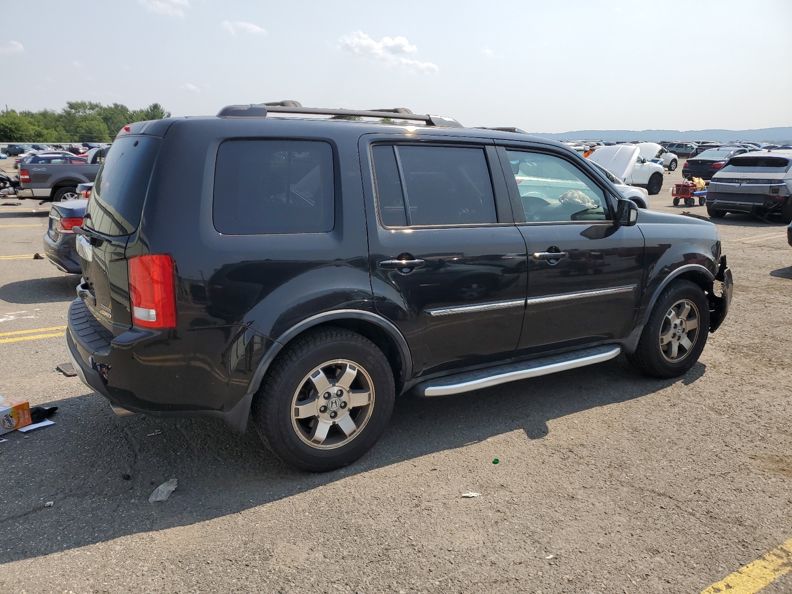 5FNYF4H98BB056915 2011 Honda Pilot Touring