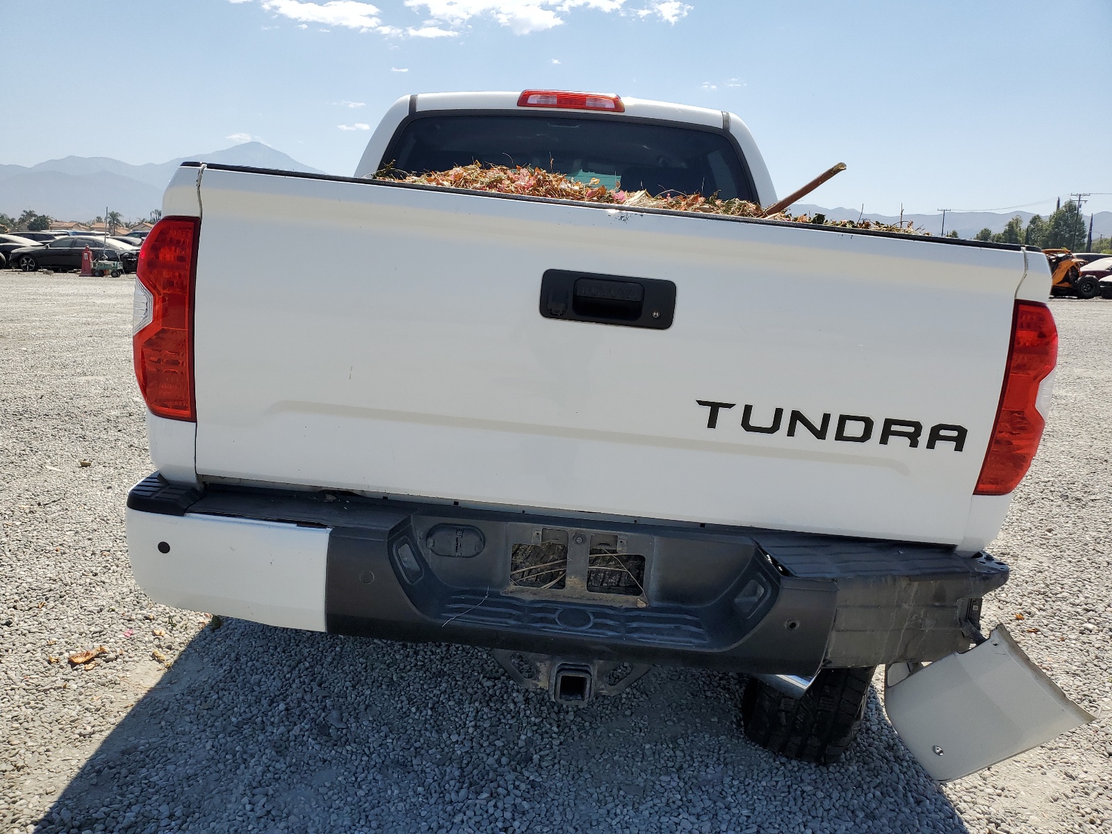 5TFEY5F1XGX206049 2016 Toyota Tundra Crewmax Sr5