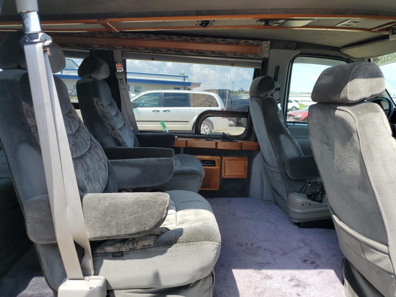 2000 Ford Econoline E150 Van VIN: 1FDRE14L0YHA80377 Lot: 64453594