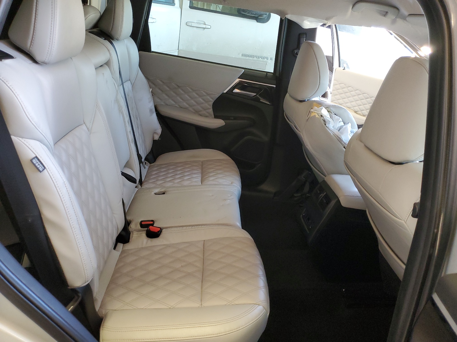 JA4J3VA82NZ010667 2022 Mitsubishi Outlander Sel