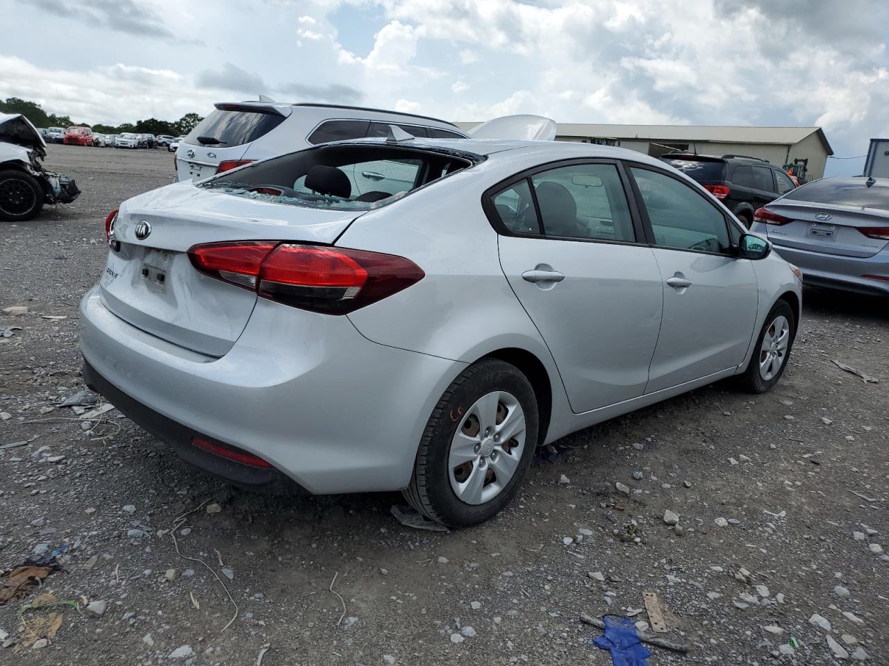 2017 Kia Forte - Image 3