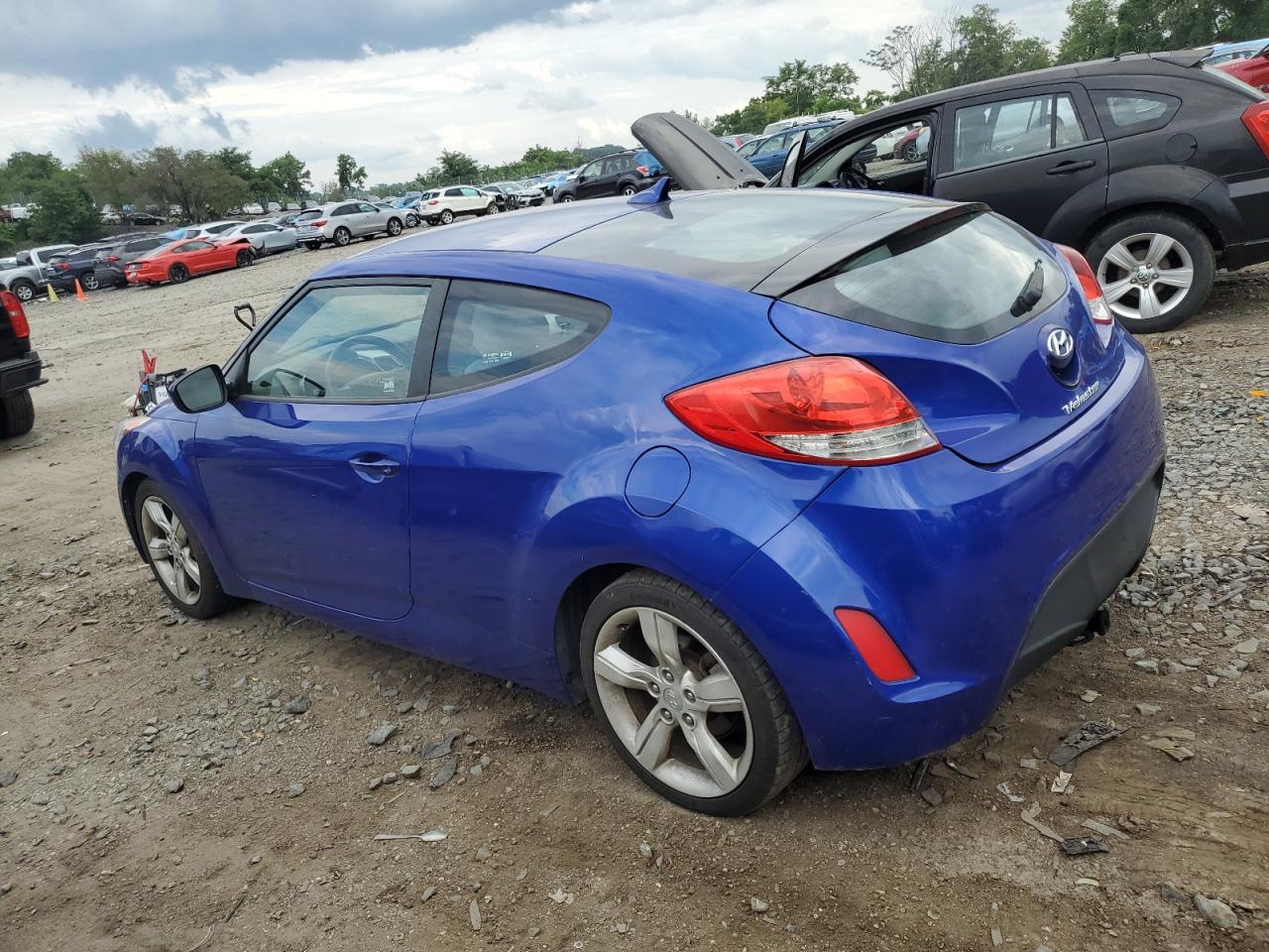 2012 Hyundai Veloster - Image 2