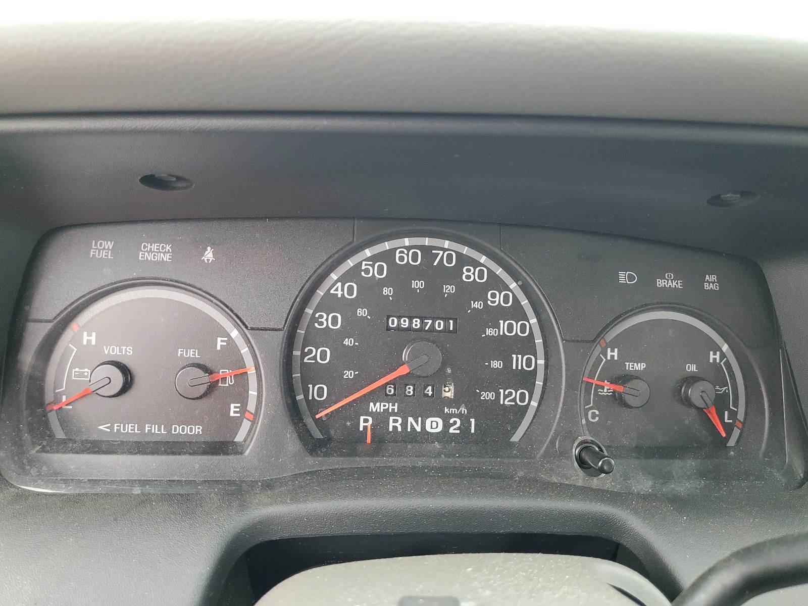 2FAFP74WX4X140874 2004 Ford Crown Victoria Lx