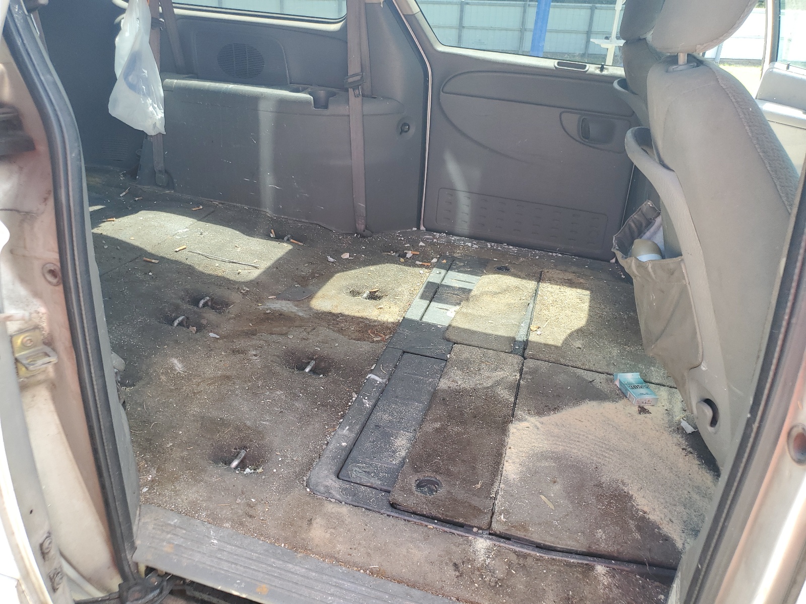 2C4GP44RX5R384926 2005 Chrysler Town & Country Lx