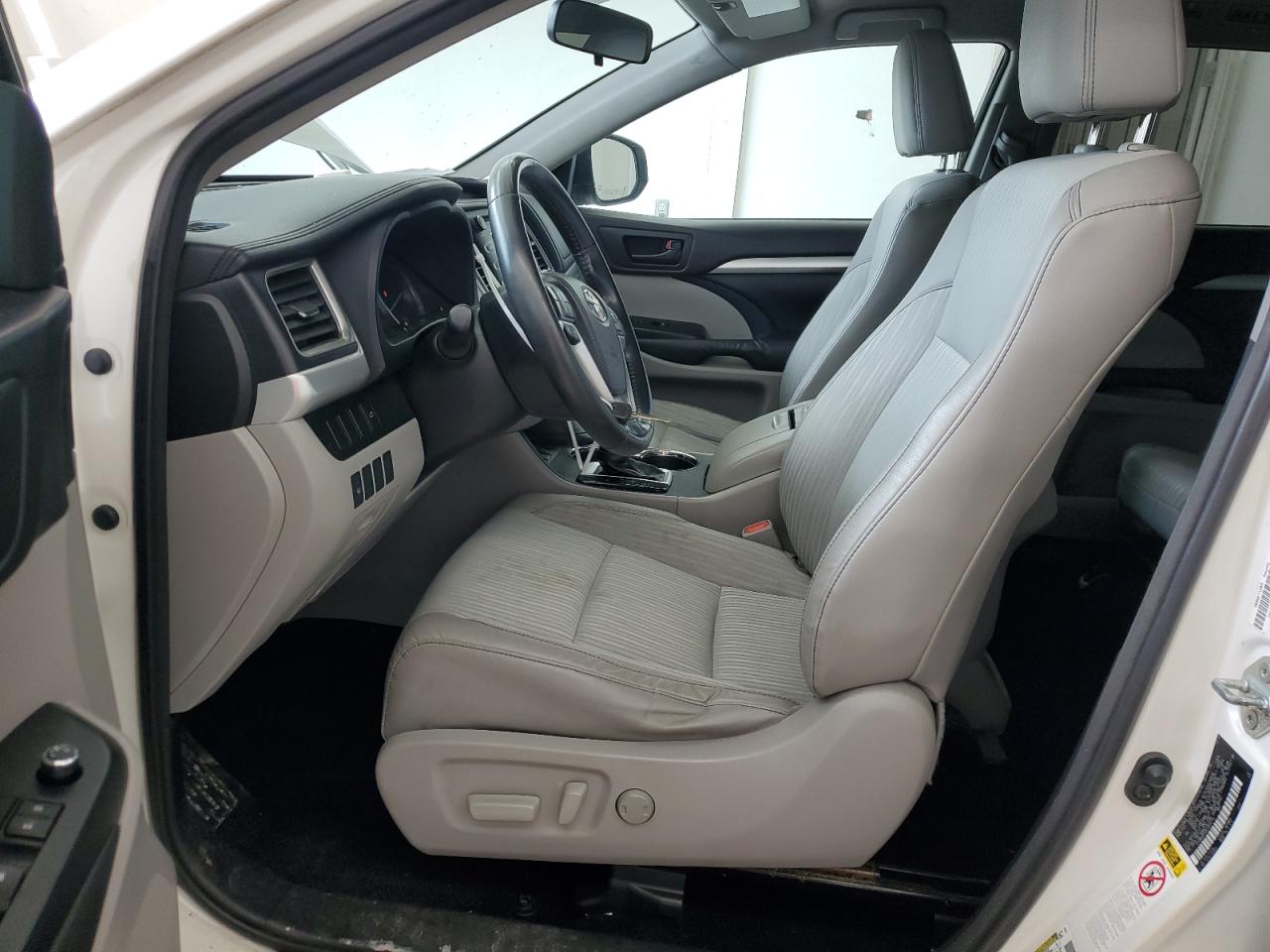 2014 Toyota Highlander Le VIN: 5TDBKRFH3ES004715 Lot: 64502164