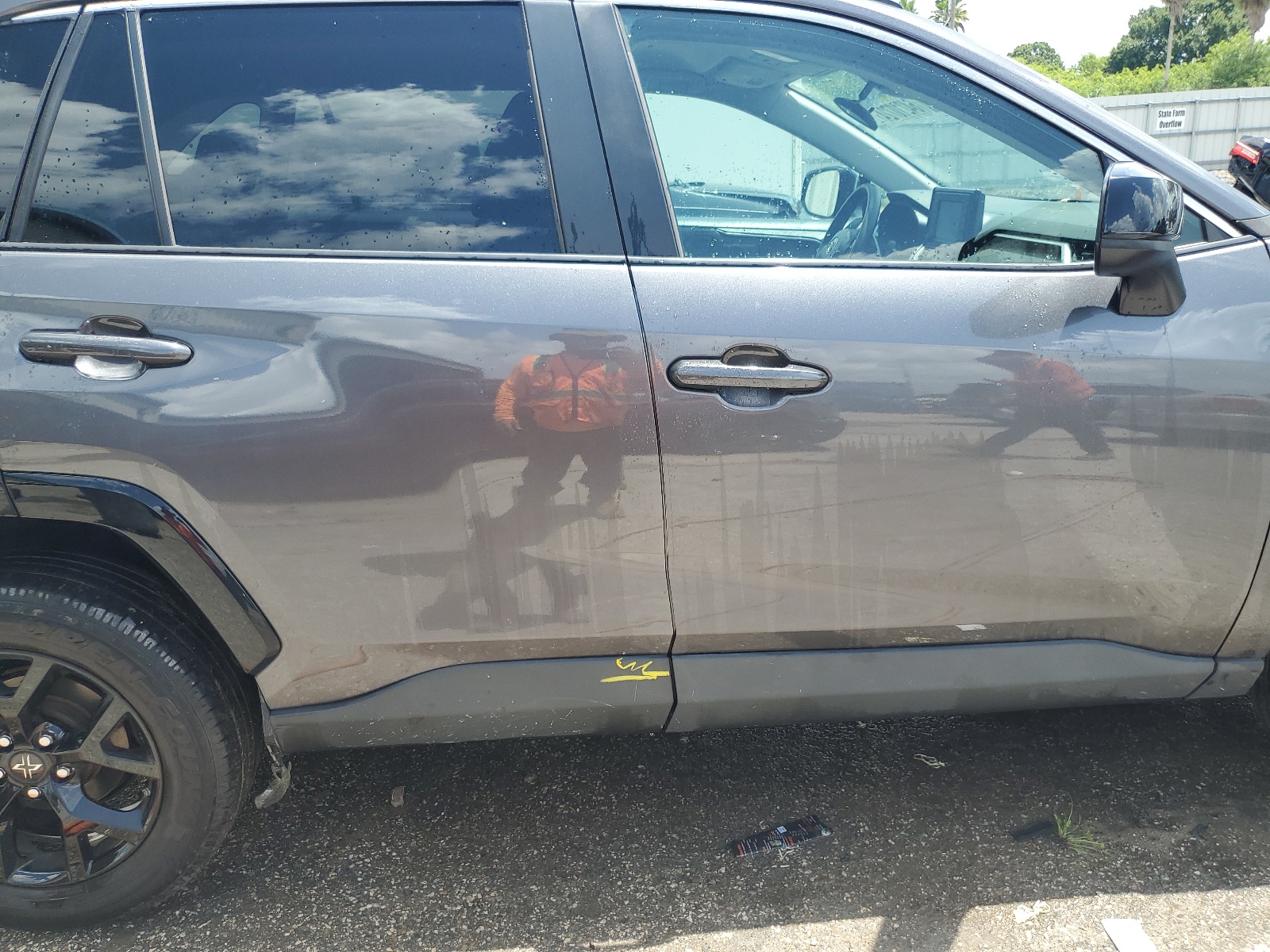 2T3H1RFV0MC169588 2021 Toyota Rav4 Le