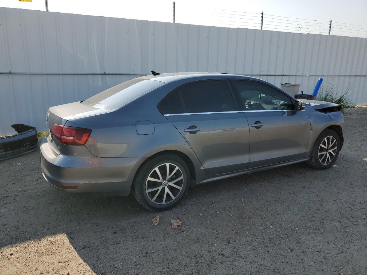 2016 Volkswagen Jetta - Image 3