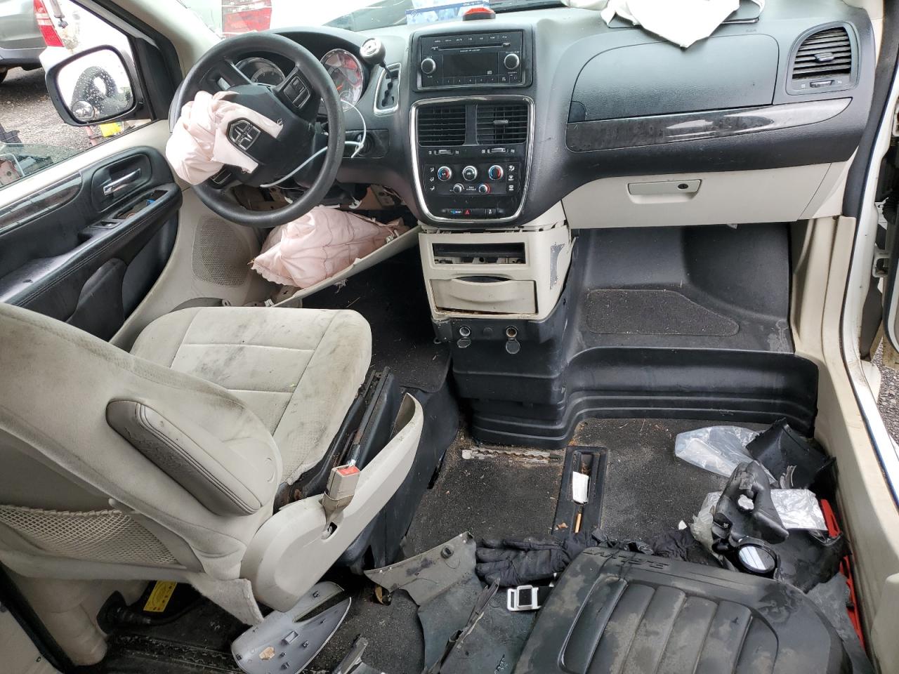 2014 Dodge Caravan - Image 8