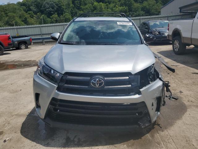  TOYOTA HIGHLANDER 2019 Srebrny