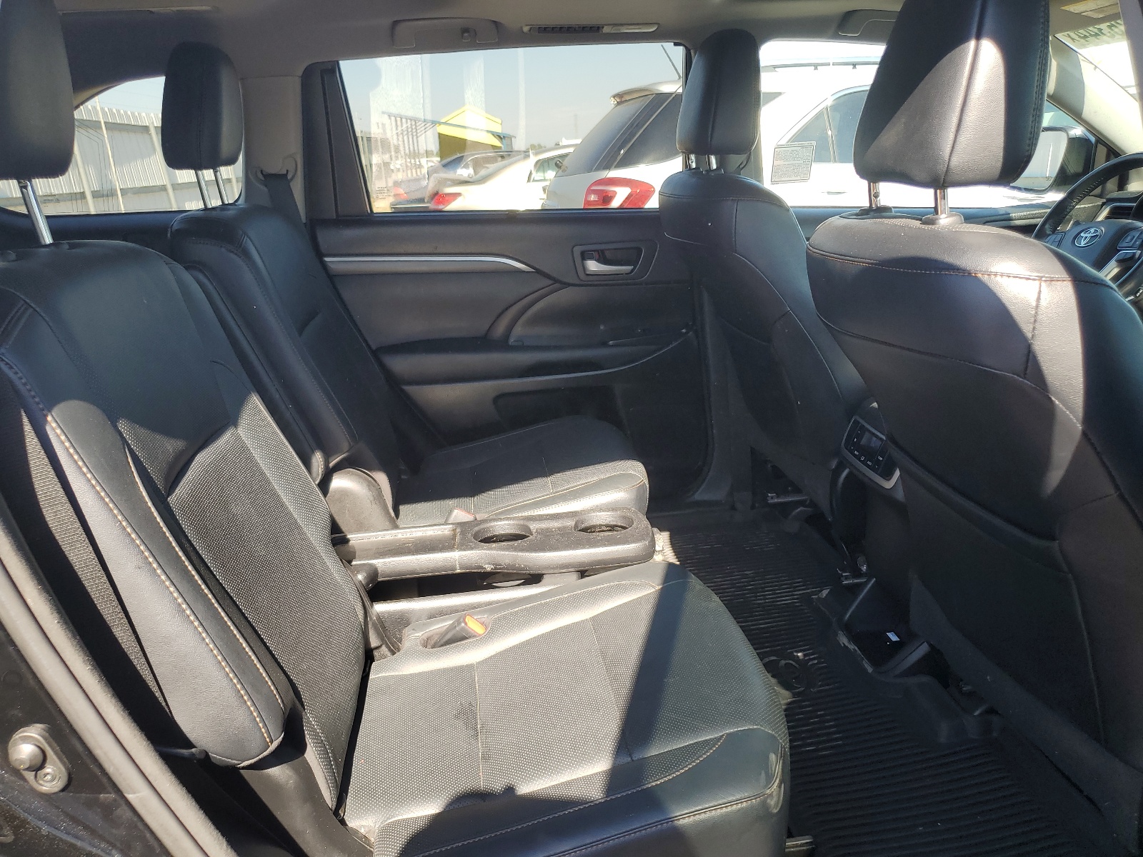 5TDDZRFH1HS419377 2017 Toyota Highlander Limited