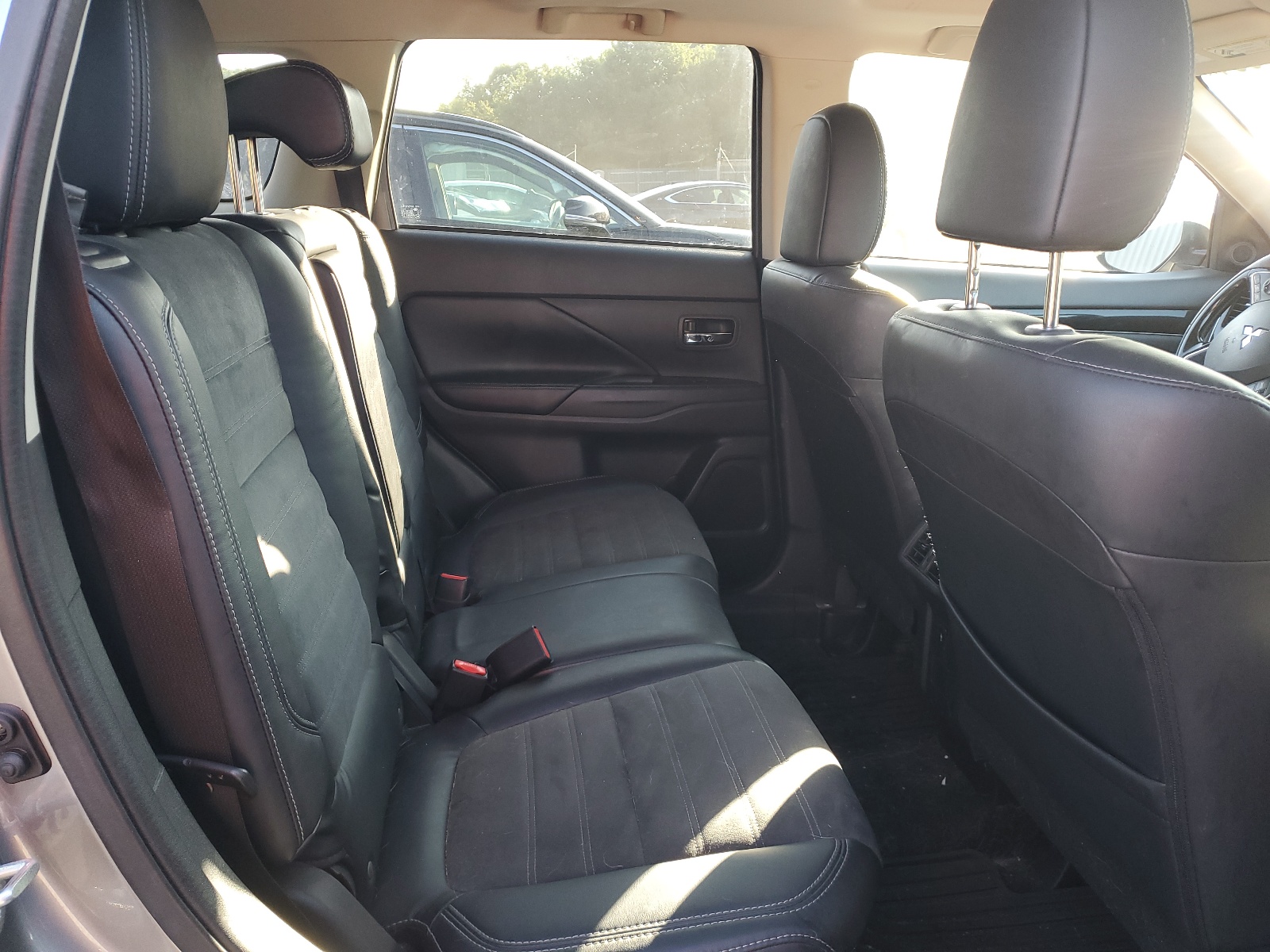 JA4AZ3A32KZ012891 2019 Mitsubishi Outlander Se