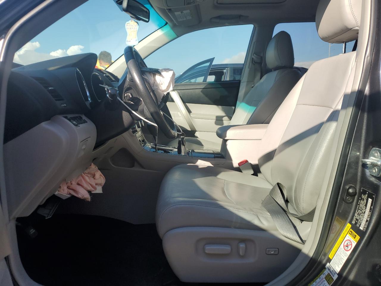 2011 Toyota Highlander Base VIN: 5TDZK3EH8BS049125 Lot: 63289504