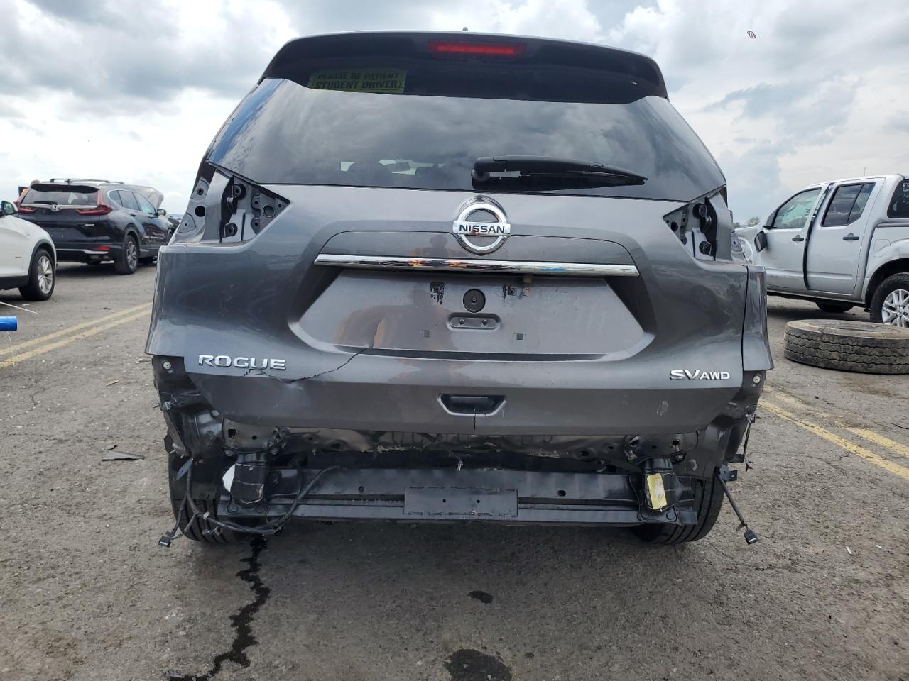 2017 Nissan Rogue S VIN: KNMAT2MV2HP599404 Lot: 64513564