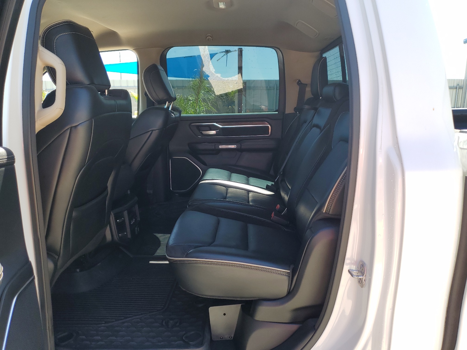 1C6SRFRT0KN609794 2019 Ram 1500 Laramie