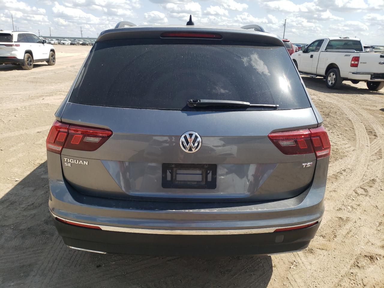 3VV3B7AX2JM065654 2018 Volkswagen Tiguan Se