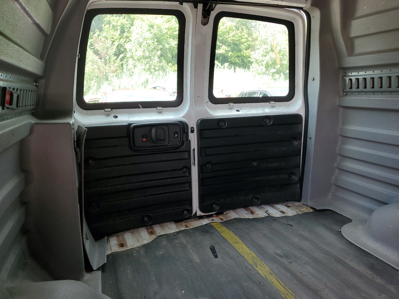 1GCWGFCF7F1148514 2015 Chevrolet Express G2500