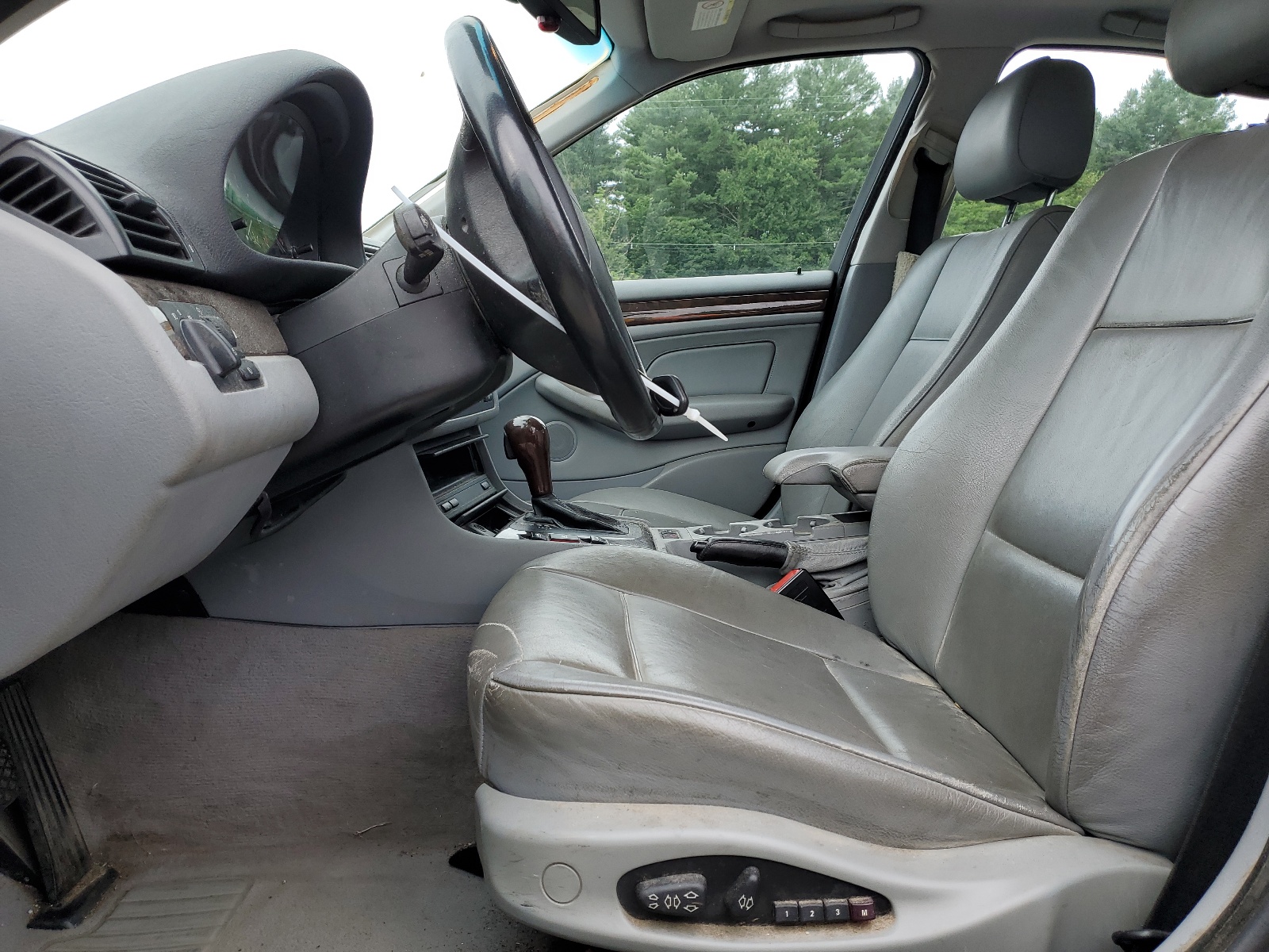 WBAAZ33443PH30032 2003 BMW 325 I