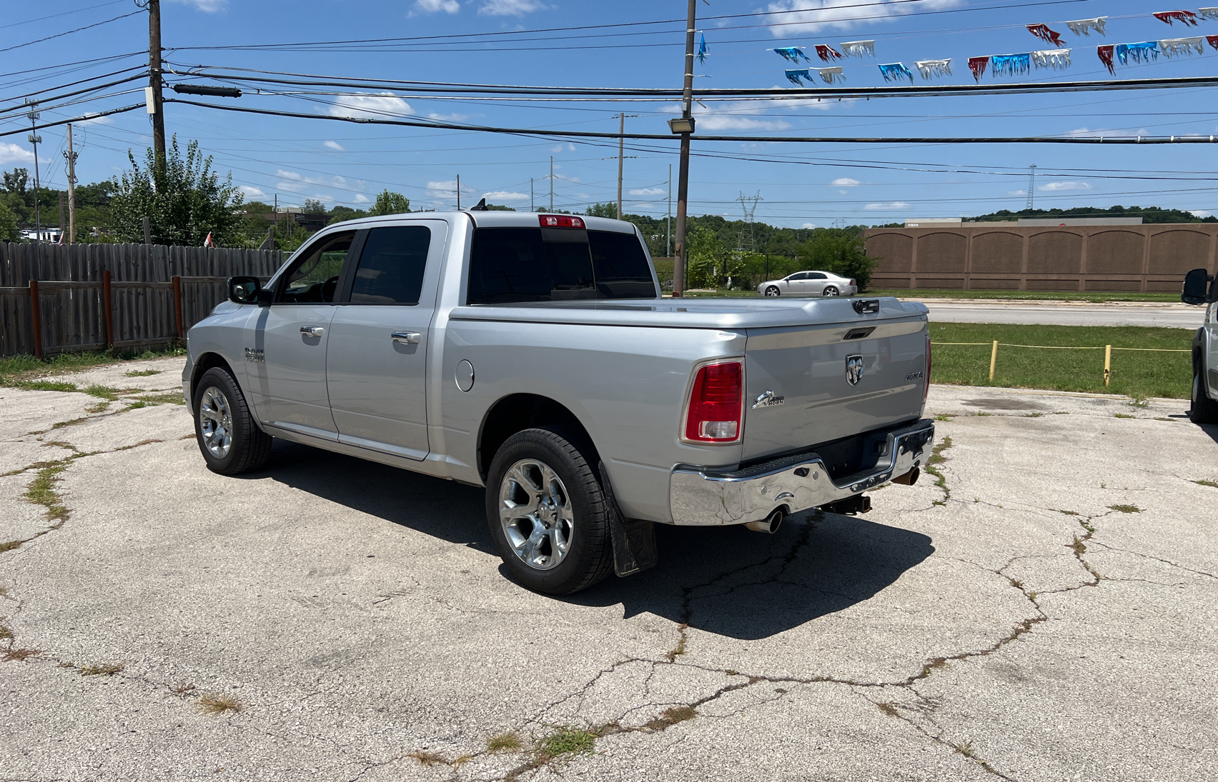 2016 Ram 1500 Laramie vin: 1C6RR7NT8GS328569