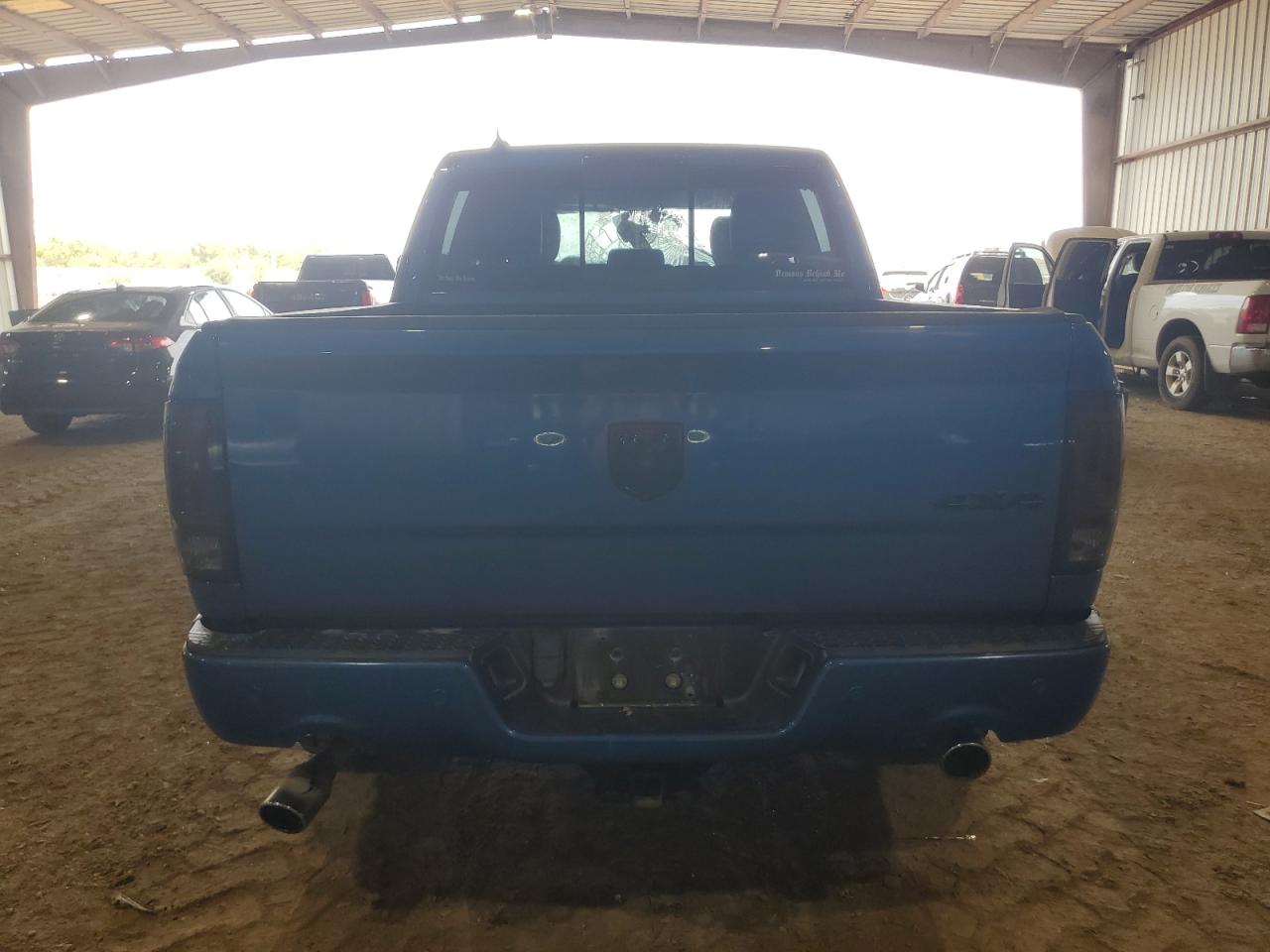 1C6RR7MT5JS210133 2018 Ram 1500 Sport